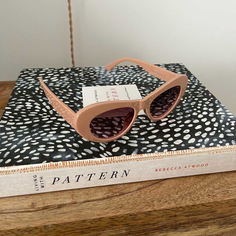 Pink oval sunglasses - Picture 2 of 6